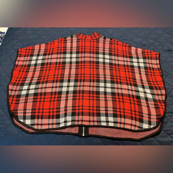 ALIA woman’s red, black, & grey plaid poncho style jacket. - Picture 2 of 3